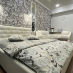 Номер Люкс в отеле Плюс на Большевиков