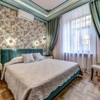 Кровать номера Суперлюкс в отеле Премиум