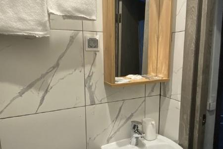 Ванная комната в номере Комфорт в отеле Плюс на Большевиков