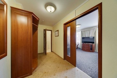 Прихожая в номере Люкс с джакузи в отеле Полюстрово