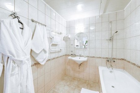 Ванная комната в номере Полулюкс в отеле Полюстрово