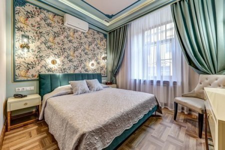 Кровать номера Суперлюкс в отеле Премиум