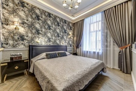 Кровать в номере Люкс с джакузи в отеле Премиум