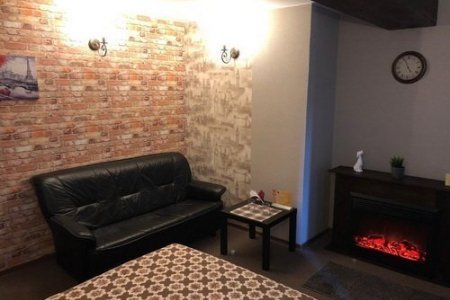 Снять на ночь и забыть про всё Диван в номере Стандарт в отеле Lite на Ивановской